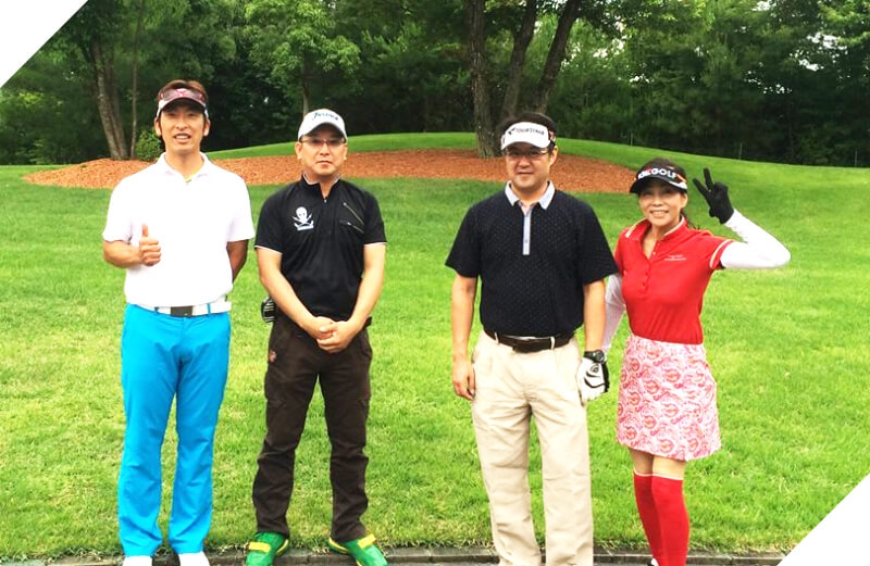 大阪のゴルフスクール「イーグルゴルフ」のプラウンドレッスンの様子